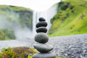 Pedras superpostas:o desafio do equilíbrio